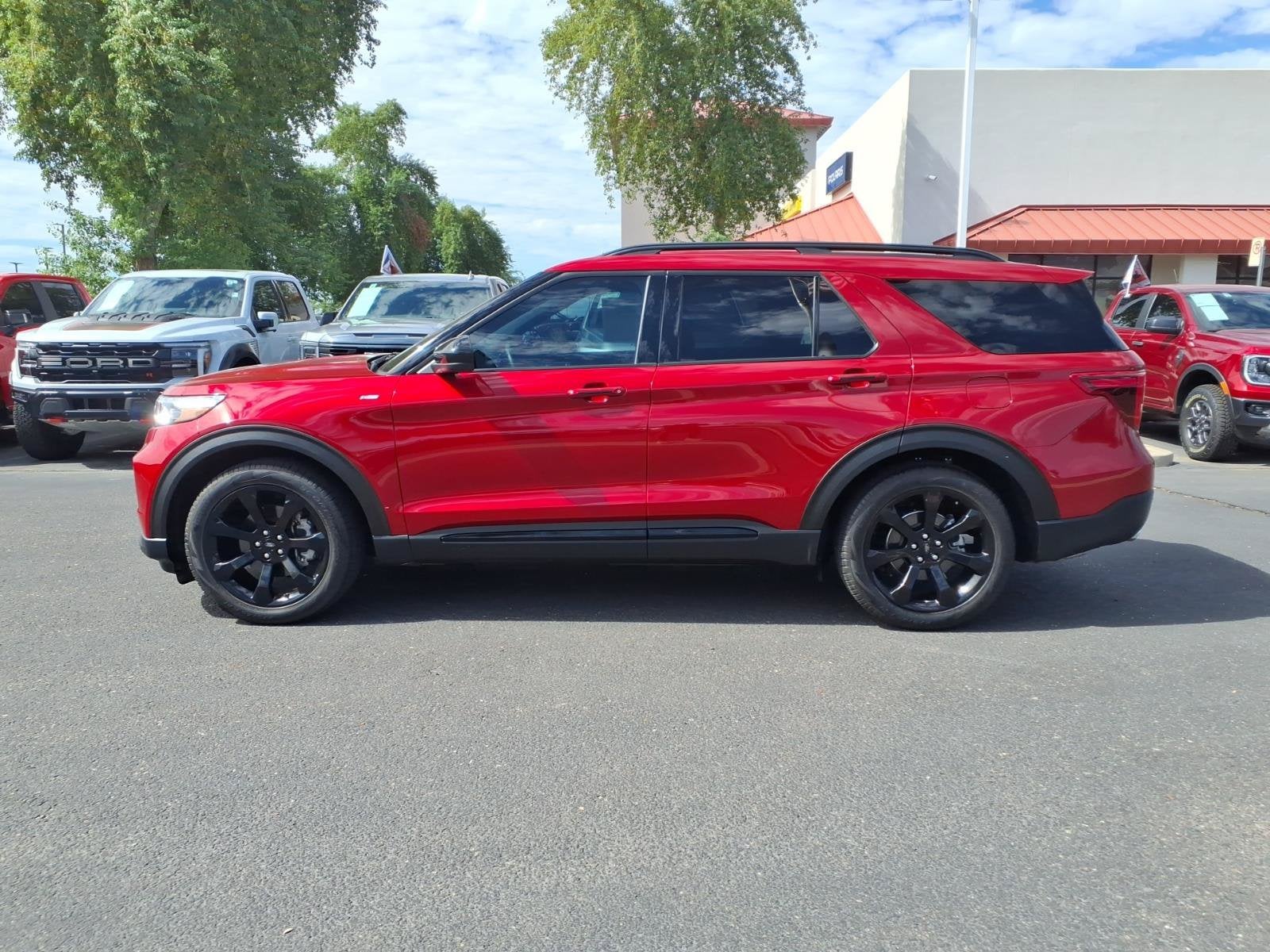 2023 Ford Explorer ST-Line