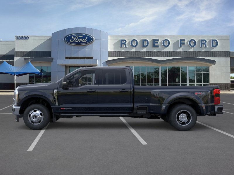2026 Ford Super Duty F-350 DRW LARIAT