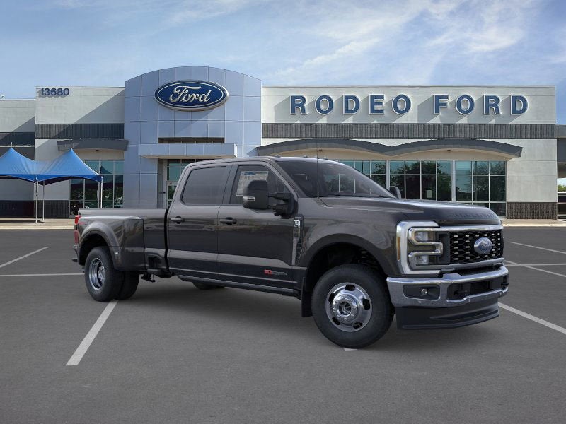 2026 Ford Super Duty F-350 DRW LARIAT