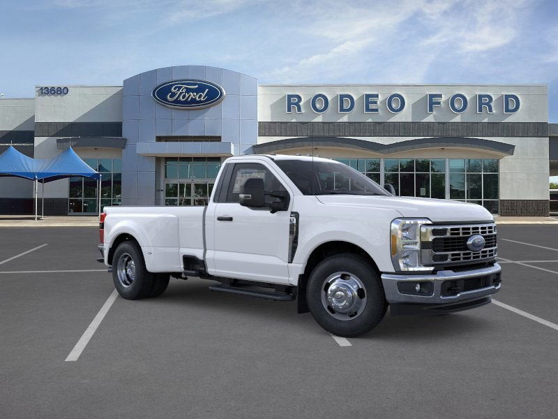 2026 Ford Super Duty F-350 DRW XLT