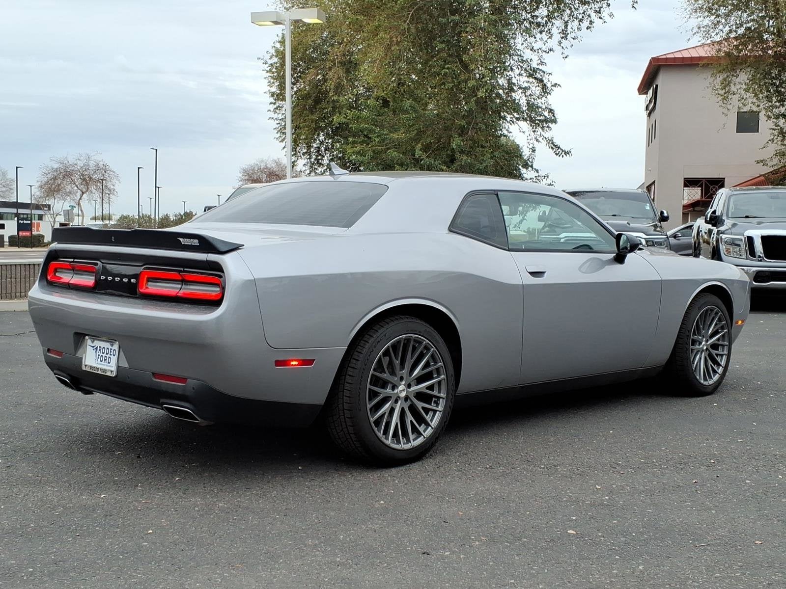 2016 Dodge Challenger SXT Plus