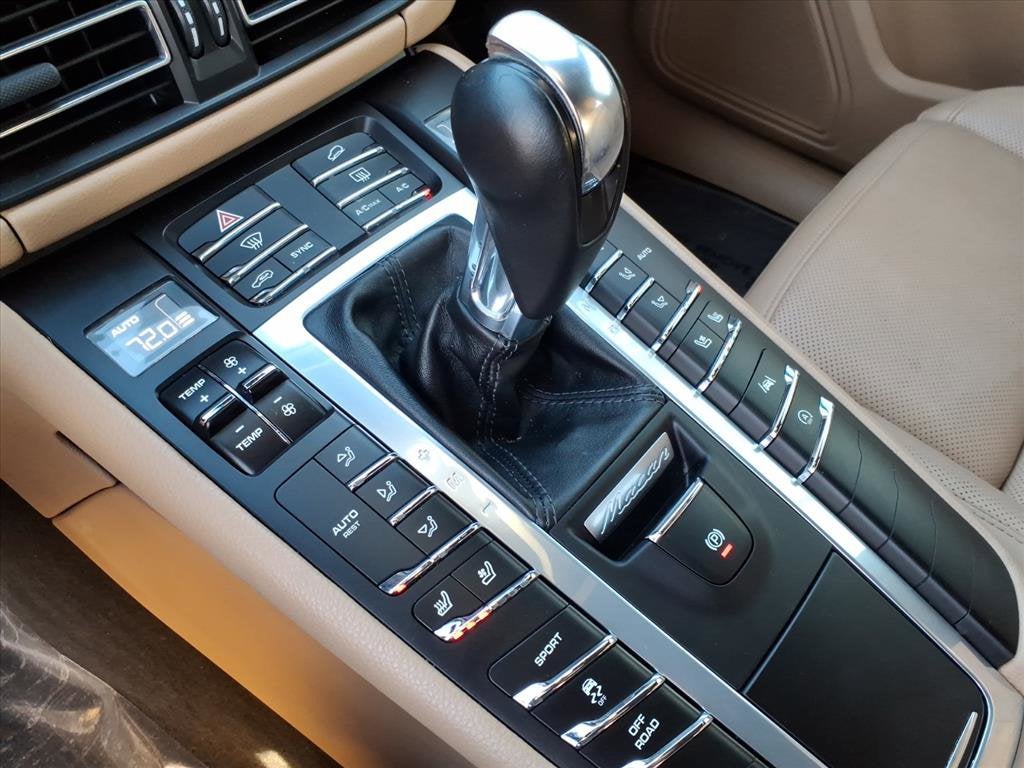 2021 Porsche Macan Base